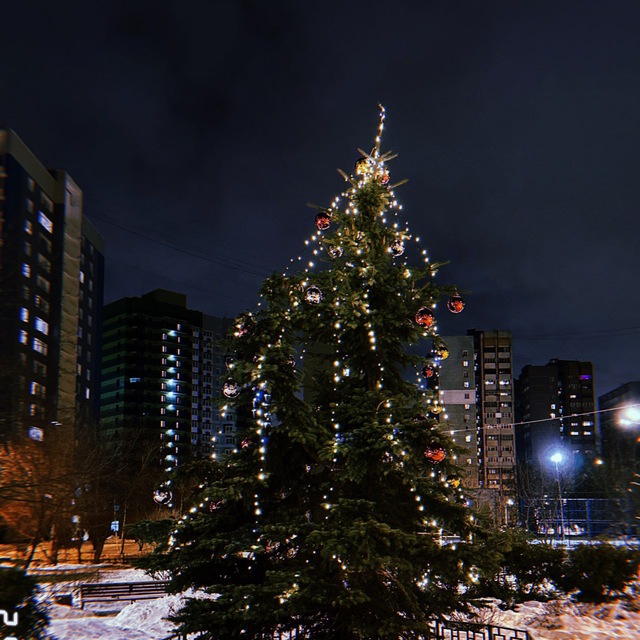 Дом посреди поля?