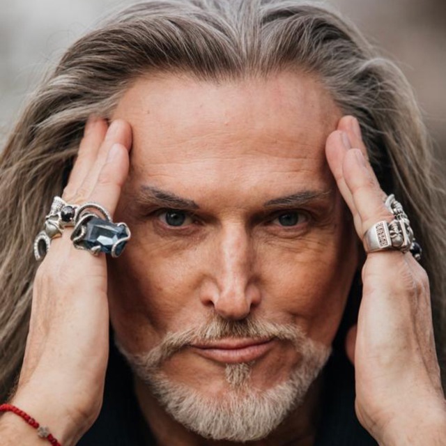 ДЖИГУРДА ЯРОМИР ВЕЛЕС?