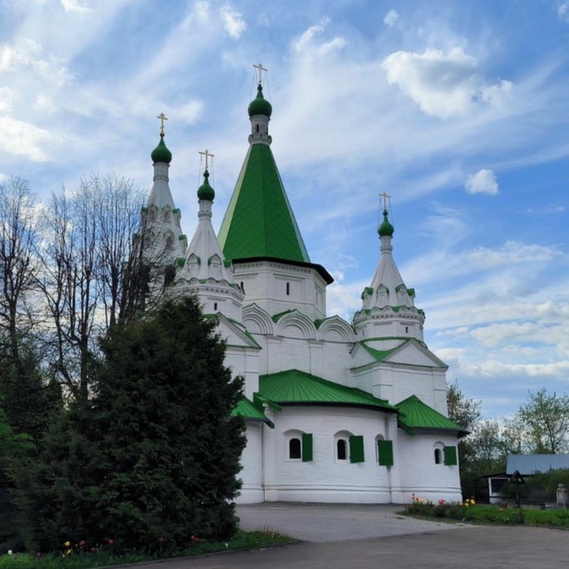 Храм Живоначальной Троицы в Троицком-Голенищеве