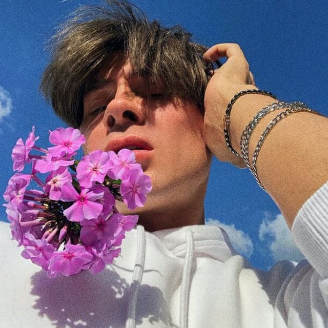 Qizlar shahvoniy dumbalarini korsatishadi Crissy Moran yomon