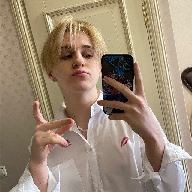 ЖЕНЯ ЛИЗОГУБ