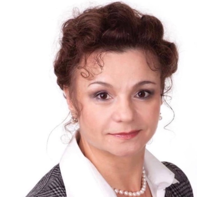 Елена Рахова