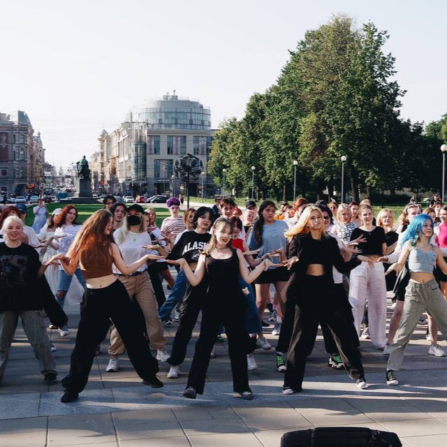 ?WAKE UP RANDOM DANCE ?