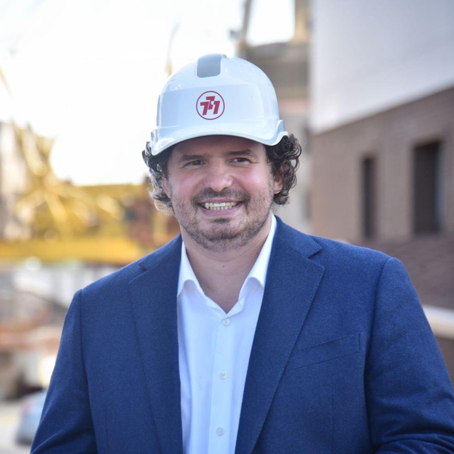 За Александра Кукса