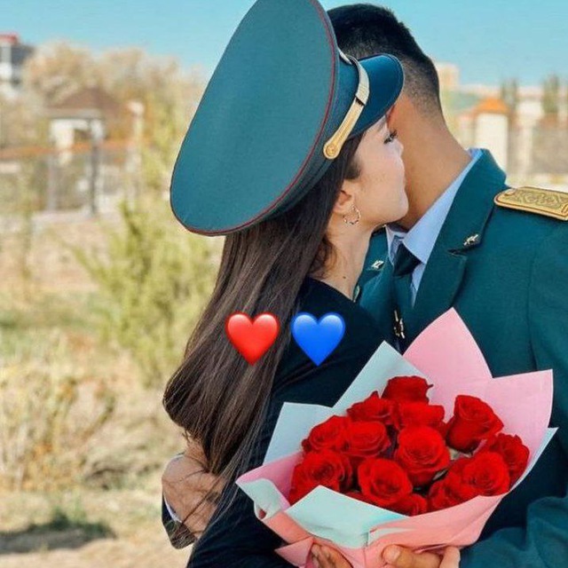 Gagging yuzli ayol surati Bir olomon gozal qizning ichiga kiradi