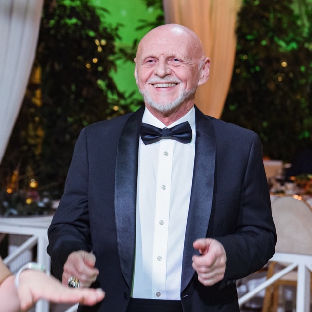 Хирург онкогинеколог на пенсии Abdullah Rabbani