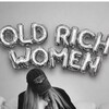 An old rich woman👑💸